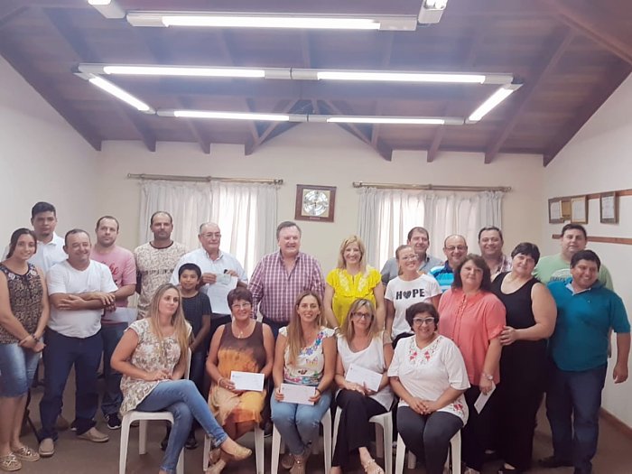 Michlig entregó aportes para localidades del departamento