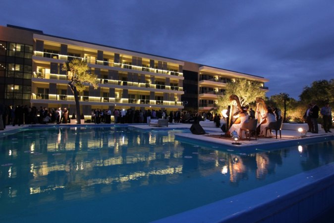 De la Sota inauguró el imponente Hotel Casino de Miramar